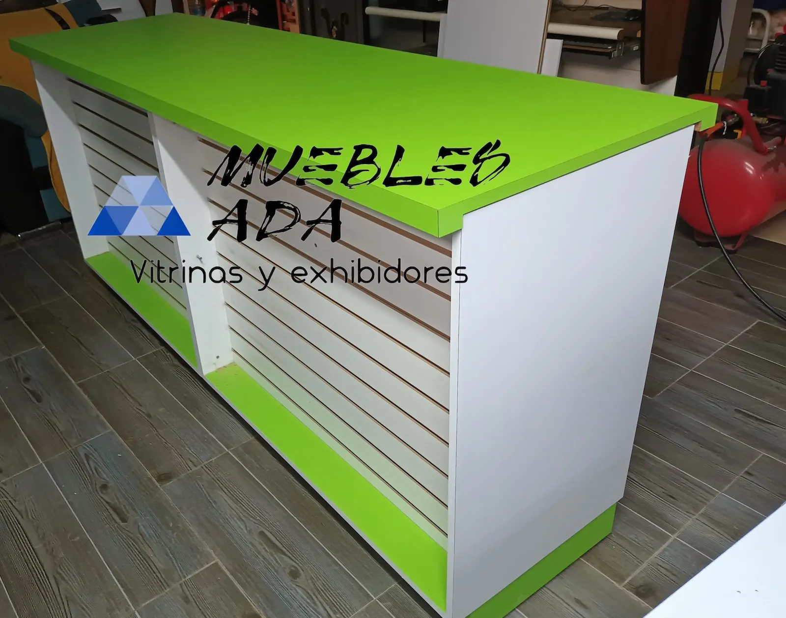 Proyecto de mobiliario comercial 12