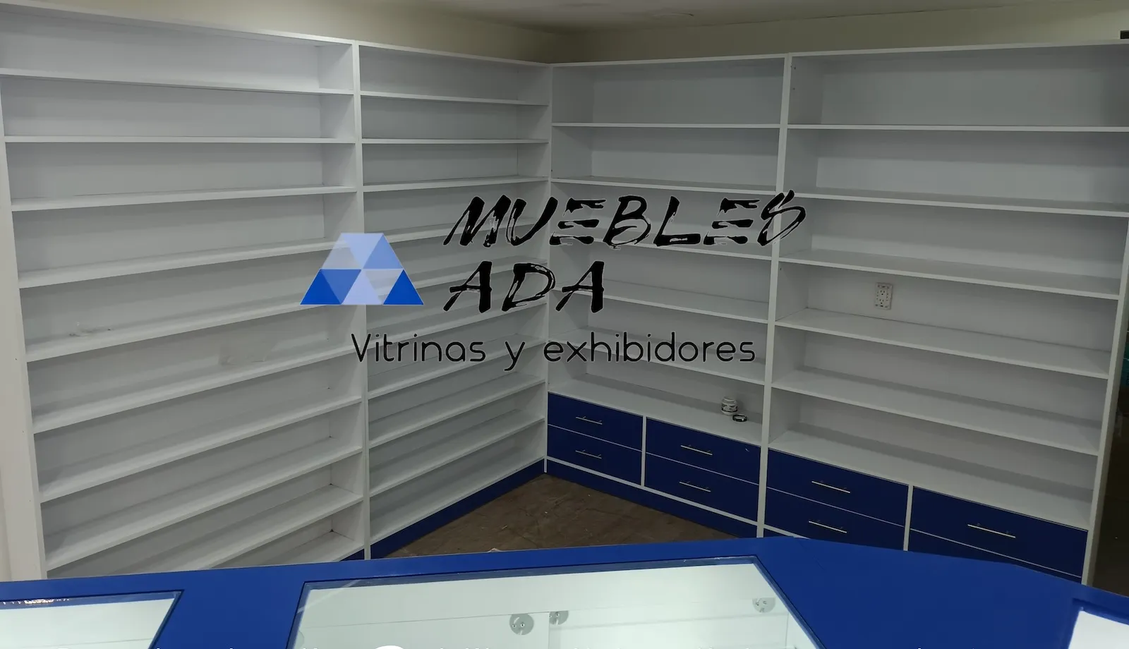Proyecto de mobiliario comercial 17
