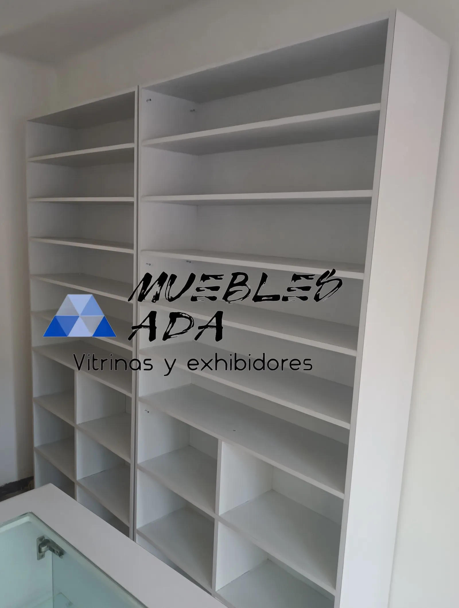 Proyecto de mobiliario comercial 34