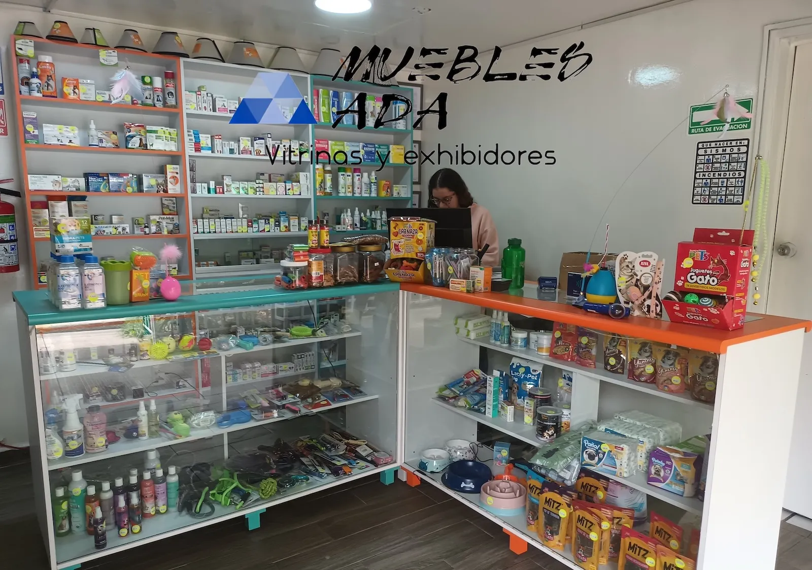 Proyecto de mobiliario comercial 39