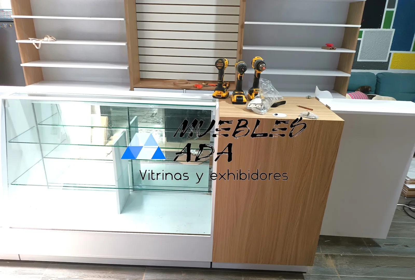 Proyecto de mobiliario comercial 46