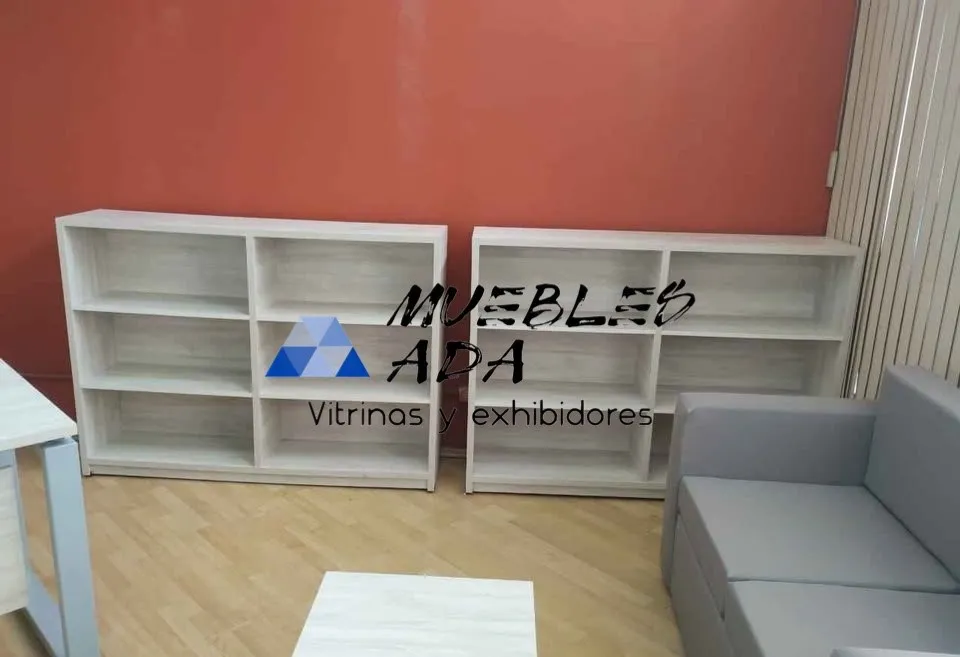 Credenza baja con repisas en blanco