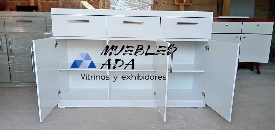 Escritorio blanco con cajones y estante
