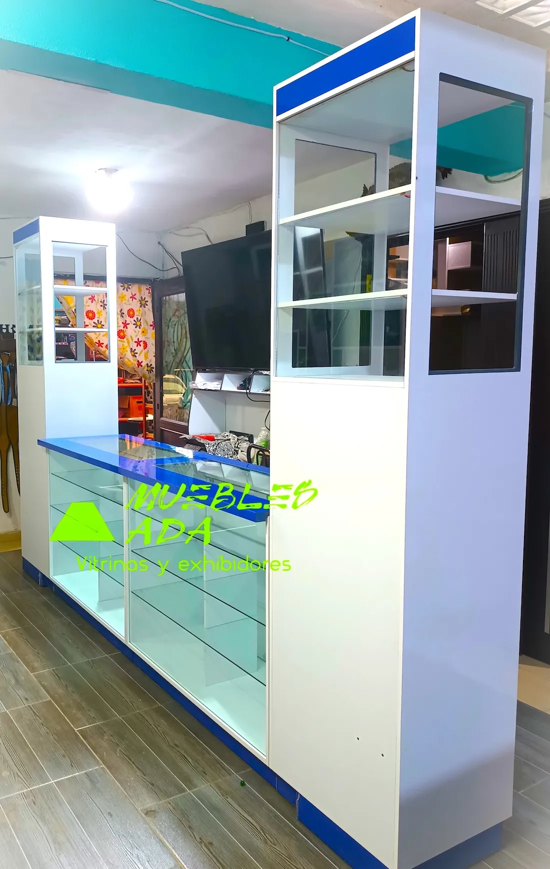 Muebles a medida para farmacia en CDMX