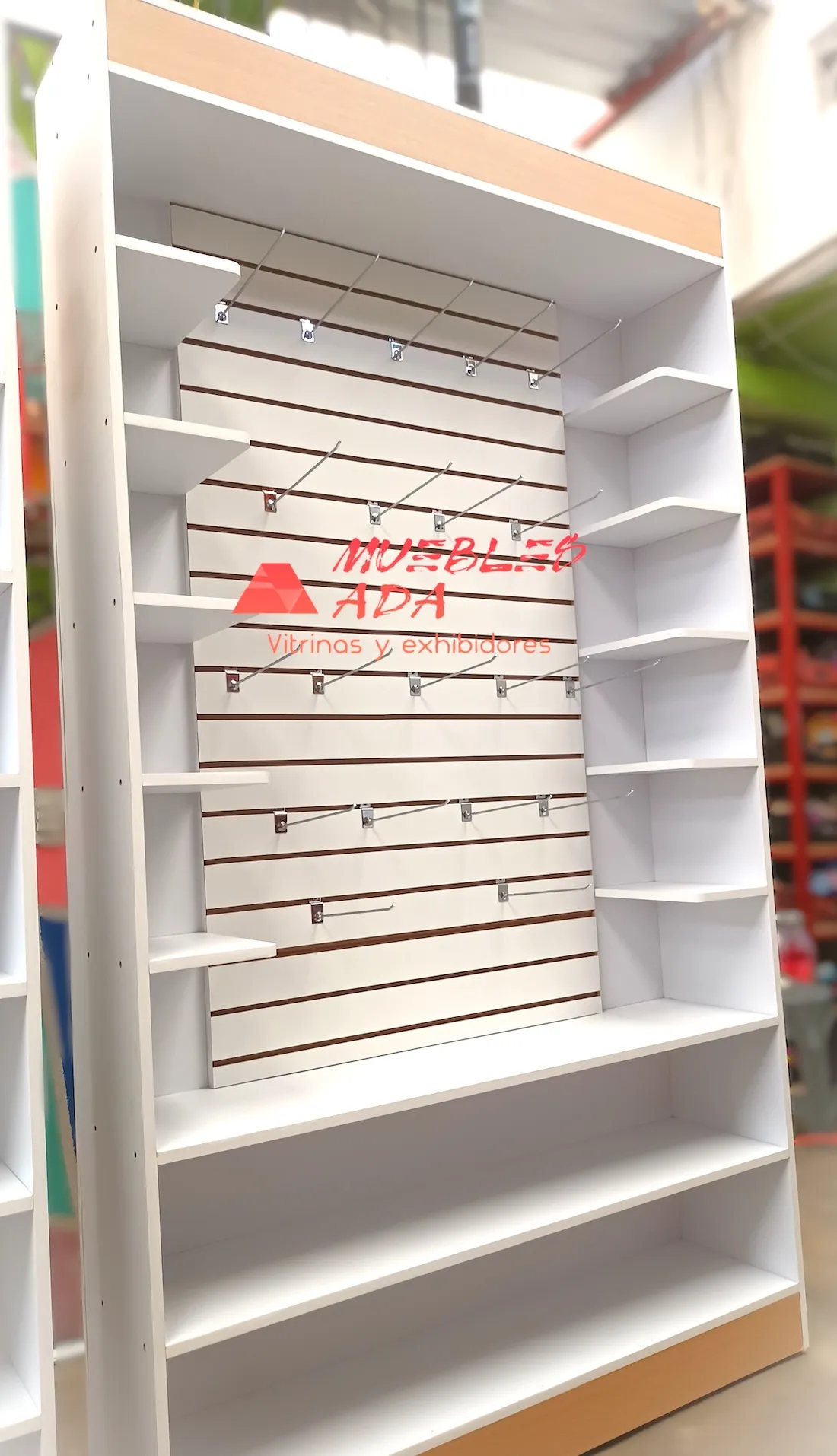 Vitrina para farmacia con iluminación